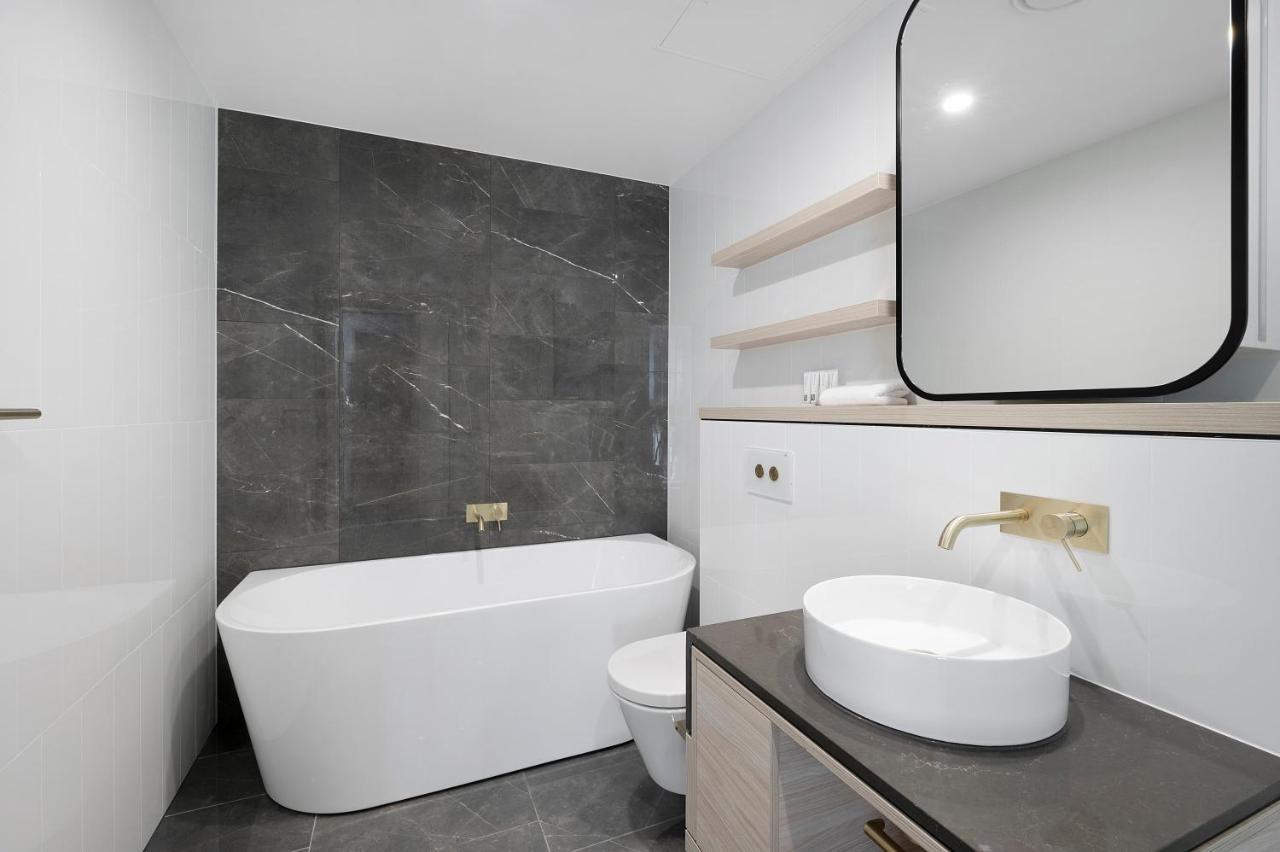 Sea View Beachfront Apartment In Surfers Gold Coast Bagian luar foto