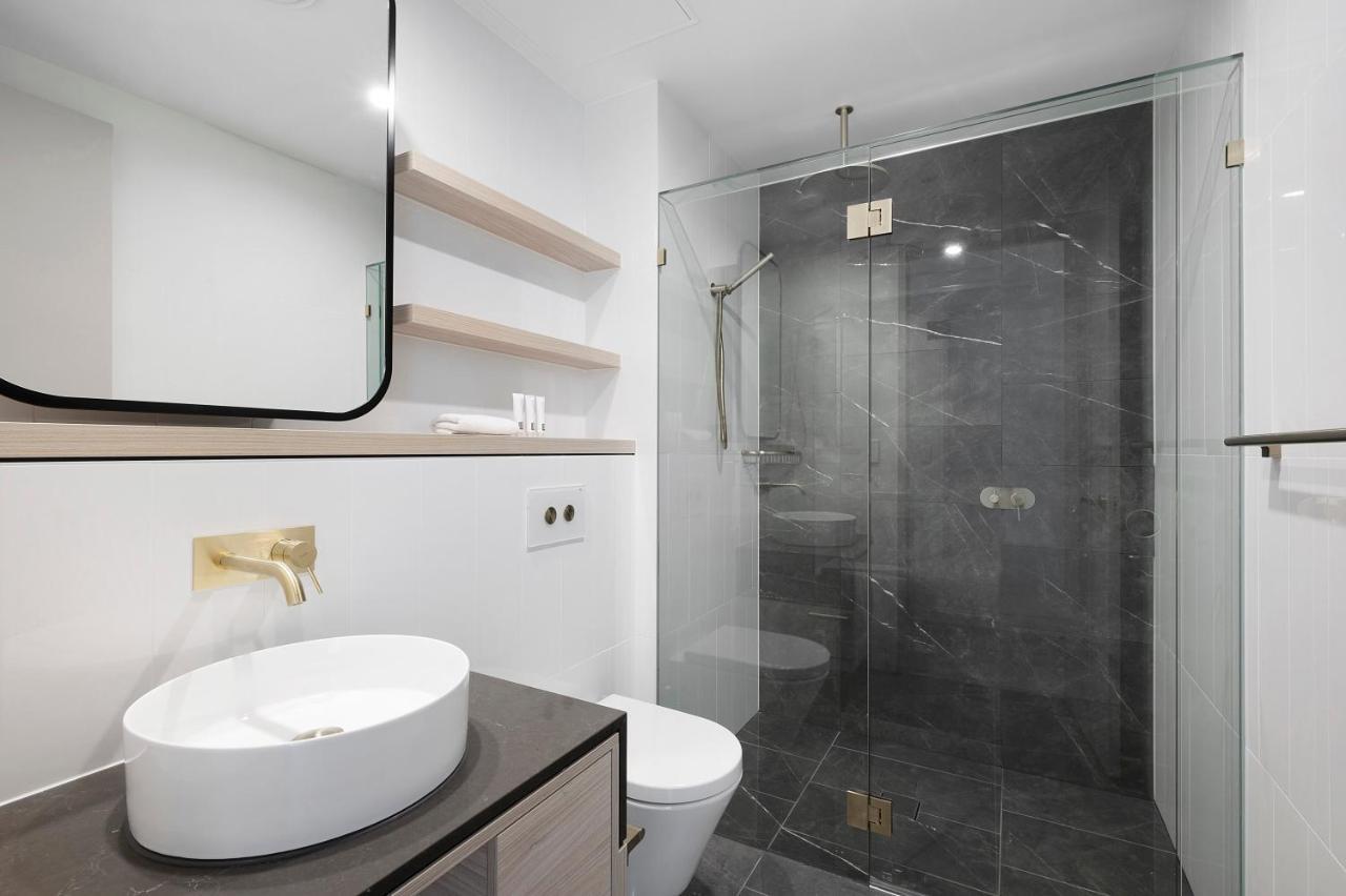 Sea View Beachfront Apartment In Surfers Gold Coast Bagian luar foto